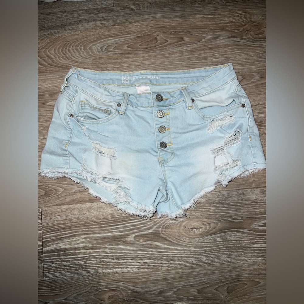 Size 7 women’s light denim ripped shorts